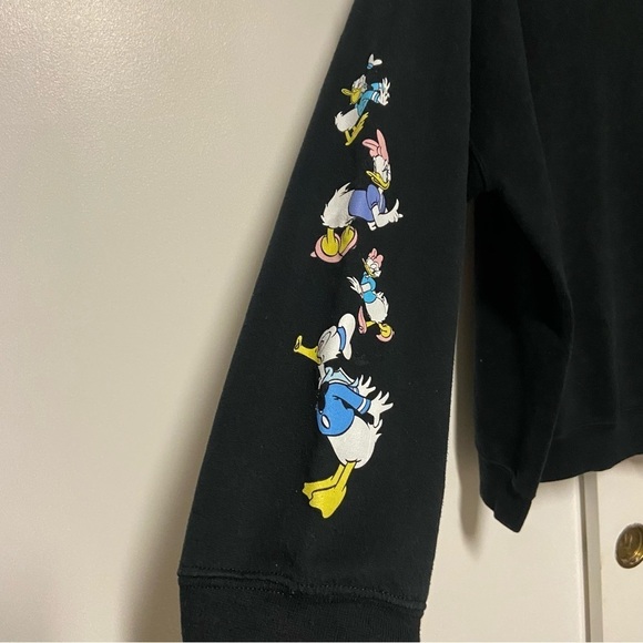 Disney Black V-Neck Cut Out Donald Duck and Daisy sleeve prints Sweater Size 3X - Picture 4 of 6